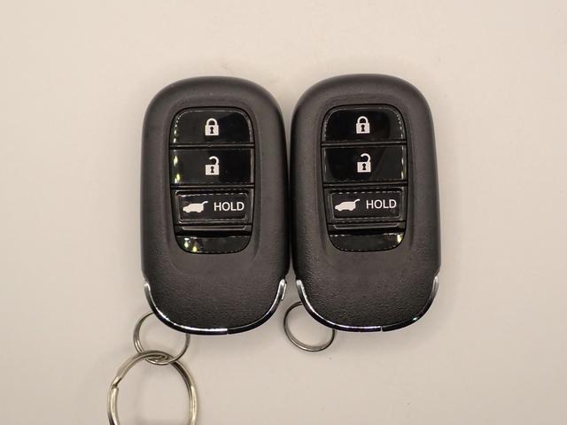 ヴェゼル ｅ：ＨＥＶＺ　ホンダコネクト９インチディスプレイナビ　フルセグＴＶ　ブルートゥース　Ｂカメラ　ＥＴＣ２．０　ワンオーナー　禁煙車　ＬＥＤオートライト　Ｐセンサー　シートヒーター　ワイヤレス充電　ＢＳＩ　Ｈセンシング（10枚目）