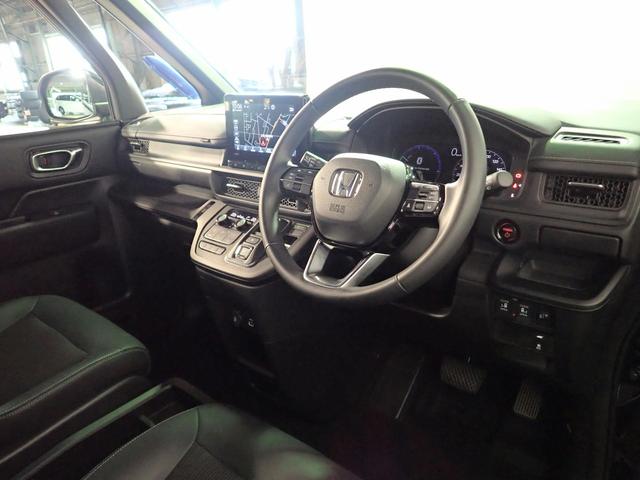 ステップワゴン e:HEVスパーダ ギャザズ9インチナビ フルセグTV CD&DVD再生 ブルートゥース バックカメラ 15.4型フリップダウンモニター 両側電動スライドドア シートヒーター LED ワンオーナー 禁煙車 スマートキー(22枚目)