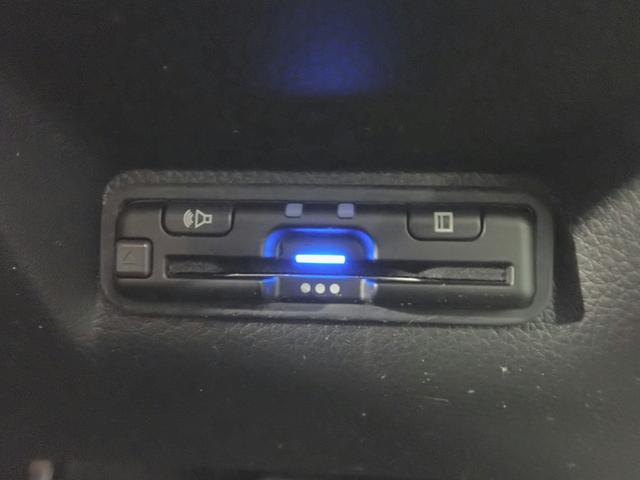 ステップワゴン e:HEVスパーダ ギャザズ9インチナビ フルセグTV CD&DVD再生 ブルートゥース バックカメラ ETC車載器 両側電動スライドドア シートヒーター LEDオートライト ワンオーナー ルーフコンソール Pセンサー(10枚目)