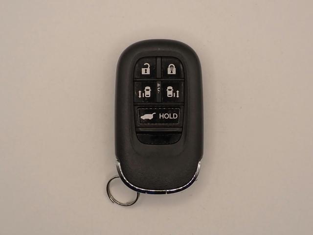 ステップワゴン スパーダ ギャザズ9インチナビ フルセグTV CD&DVD再生 ブルートゥース Bカメラ ETC車載器 パーキングセンサー 純正フリップモニター 両側電動スライドドア Sヒーター LED ワンオーナー 禁煙車(11枚目)