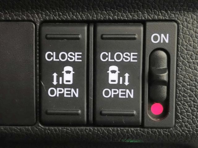 フリードハイブリッド ハイブリッド・クロスターホンダセンシング　ギャザズ９インチメモリーナビ　フルセグＴＶ　ＣＤ＆ＤＶＤ再生　ブルートゥース　バックカメラ　ＥＴＣ車載器　両側電動スライドドア　シートヒーター　ＬＥＤオートライト　ワンオーナー　ドラレコ前後（12枚目）