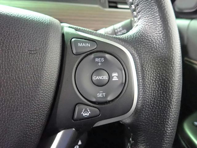 フリードハイブリッド ハイブリッド・クロスターホンダセンシング　ギャザズ９インチメモリーナビ　フルセグＴＶ　ＣＤ＆ＤＶＤ再生　ブルートゥース　バックカメラ　ＥＴＣ車載器　両側電動スライドドア　シートヒーター　ＬＥＤオートライト　ワンオーナー　ドラレコ前後（13枚目）