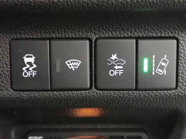 フリードハイブリッド ハイブリッド・クロスターホンダセンシング　ギャザズ９インチメモリーナビ　フルセグＴＶ　ＣＤ＆ＤＶＤ再生　ブルートゥース　バックカメラ　ＥＴＣ車載器　両側電動スライドドア　シートヒーター　ＬＥＤオートライト　ワンオーナー　ドラレコ前後（14枚目）