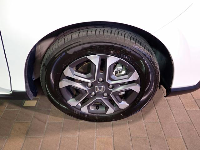 フリードハイブリッド ハイブリッド・クロスターホンダセンシング　ギャザズ９インチメモリーナビ　フルセグＴＶ　ＣＤ＆ＤＶＤ再生　ブルートゥース　バックカメラ　ＥＴＣ車載器　両側電動スライドドア　シートヒーター　ＬＥＤオートライト　ワンオーナー　ドラレコ前後（35枚目）