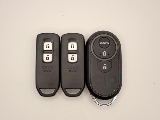 Ｎ－ＯＮＥ プレミアムツアラー　ギャザズ８インチメモリーナビ　フルセグＴＶ　ブルートゥース　バックカメラ　ＥＴＣ車載器　ハーフレザーＳ　ＬＥＤオートライト　禁煙車　パーキングセンサー　シートヒーター　純正エンジンスターター（10枚目）