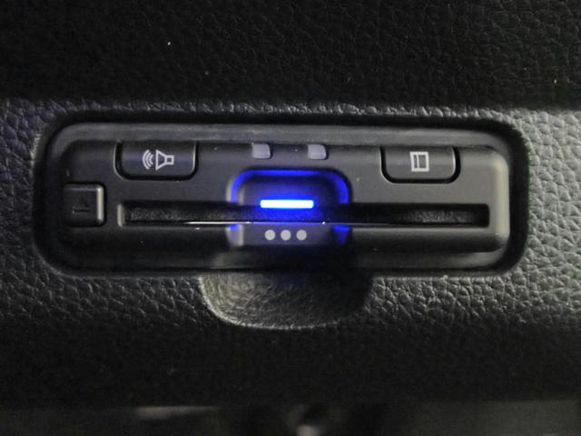 Ｎ－ＯＮＥ プレミアムツアラー　ギャザズ８インチメモリーナビ　フルセグＴＶ　ブルートゥース　バックカメラ　ＥＴＣ車載器　ハーフレザーＳ　ＬＥＤオートライト　禁煙車　パーキングセンサー　シートヒーター　純正エンジンスターター（11枚目）