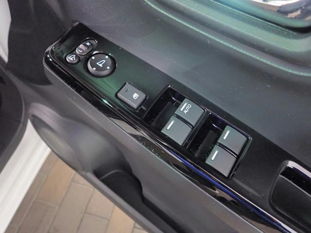 Ｎ－ＯＮＥ プレミアムツアラー　ギャザズ８インチメモリーナビ　フルセグＴＶ　ブルートゥース　バックカメラ　ＥＴＣ車載器　ハーフレザーＳ　ＬＥＤオートライト　禁煙車　パーキングセンサー　シートヒーター　純正エンジンスターター（20枚目）