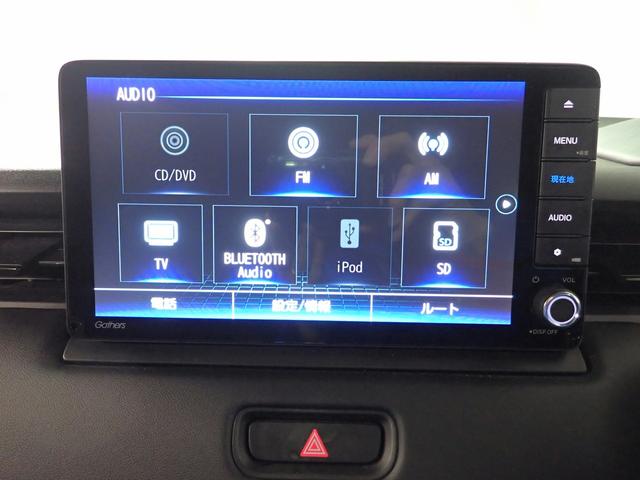 ヴェゼル ｅ：ＨＥＶＺ　ギャザズ９インチナビ　フルセグＴＶ　ブルートゥース　バックカメラ　ＥＴＣ車載器　ハーフレザーＳ　シート＆ステアリングヒーター　ＬＥＤオートライト　ワンオーナー　禁煙車　パーキングセンサー　ドラレコ前後（10枚目）