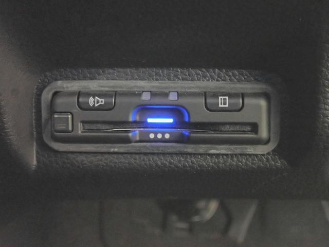 ヴェゼル ｅ：ＨＥＶＺ　ギャザズ９インチナビ　フルセグＴＶ　ブルートゥース　バックカメラ　ＥＴＣ車載器　ハーフレザーＳ　シート＆ステアリングヒーター　ＬＥＤオートライト　ワンオーナー　禁煙車　パーキングセンサー　ドラレコ前後（12枚目）