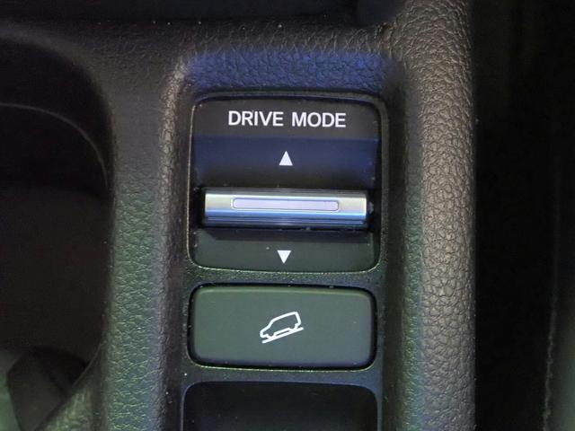 ヴェゼル ｅ：ＨＥＶＺ　ギャザズ９インチナビ　フルセグＴＶ　ブルートゥース　バックカメラ　ＥＴＣ車載器　ハーフレザーＳ　シート＆ステアリングヒーター　ＬＥＤオートライト　ワンオーナー　禁煙車　パーキングセンサー　ドラレコ前後（17枚目）