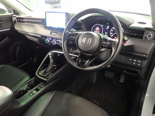 ヴェゼル ｅ：ＨＥＶＺ　ギャザズ９インチナビ　フルセグＴＶ　ブルートゥース　バックカメラ　ＥＴＣ車載器　ハーフレザーＳ　シート＆ステアリングヒーター　ＬＥＤオートライト　ワンオーナー　禁煙車　パーキングセンサー　ドラレコ前後（24枚目）