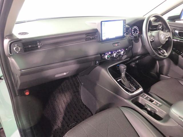 ヴェゼル ｅ：ＨＥＶＺ　ギャザズ９インチナビ　フルセグＴＶ　ブルートゥース　バックカメラ　ＥＴＣ車載器　ハーフレザーＳ　シート＆ステアリングヒーター　ＬＥＤオートライト　ワンオーナー　禁煙車　パーキングセンサー　ドラレコ前後（26枚目）