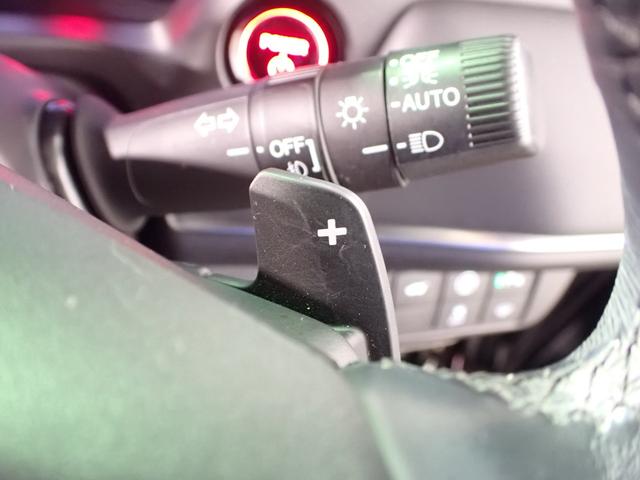 ヴェゼル ｅ：ＨＥＶＺ　ホンダコネクト９インチナビ　フルセグＴＶ　ブルートゥース　バックカメラ　ＥＴＣ２．０　ＬＥＤオートライト　ワンオーナー　パーキングセンサー　ワイヤレス充電　シート＆ステアリングヒーター　ハーブレザーＳ（14枚目）