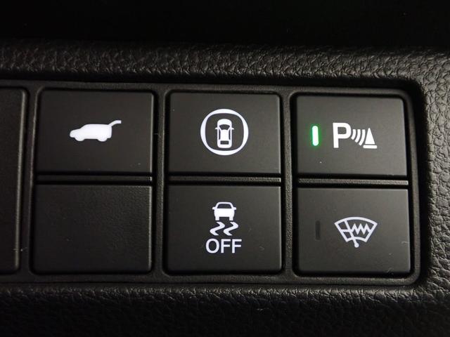 ヴェゼル ｅ：ＨＥＶＺ　ホンダコネクト９インチナビ　フルセグＴＶ　ブルートゥース　バックカメラ　ＥＴＣ２．０　ＬＥＤオートライト　ワンオーナー　パーキングセンサー　ワイヤレス充電　シート＆ステアリングヒーター　ハーブレザーＳ（17枚目）