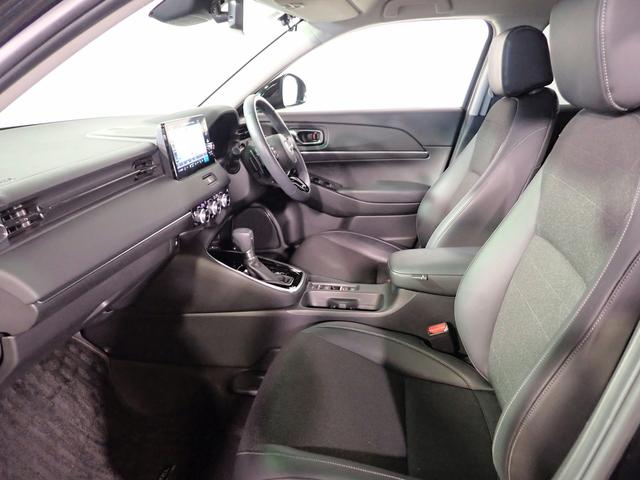 ヴェゼル ｅ：ＨＥＶＺ　ホンダコネクト９インチナビ　フルセグＴＶ　ブルートゥース　バックカメラ　ＥＴＣ２．０　ＬＥＤオートライト　ワンオーナー　パーキングセンサー　ワイヤレス充電　シート＆ステアリングヒーター　ハーブレザーＳ（26枚目）