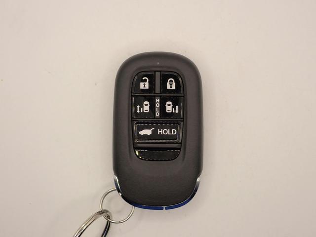 ステップワゴン スパーダ　ギャザズ９インチナビ　フルセグＴＶ　ＣＤ＆ＤＶＤ再生　ブルートゥース　天吊りモニター　Ｂカメラ　ＥＴＣ車載器　Ｐセンサー　両側電動スライドドア　Ｓヒーター　ＬＥＤオートライト　ワンオーナー　禁煙車（11枚目）