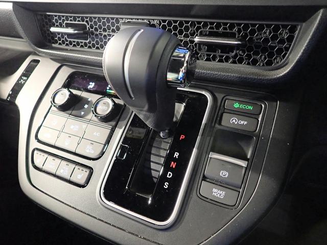 ステップワゴン スパーダ　ギャザズ９インチナビ　フルセグＴＶ　ＣＤ＆ＤＶＤ再生　ブルートゥース　天吊りモニター　Ｂカメラ　ＥＴＣ車載器　Ｐセンサー　両側電動スライドドア　Ｓヒーター　ＬＥＤオートライト　ワンオーナー　禁煙車（24枚目）