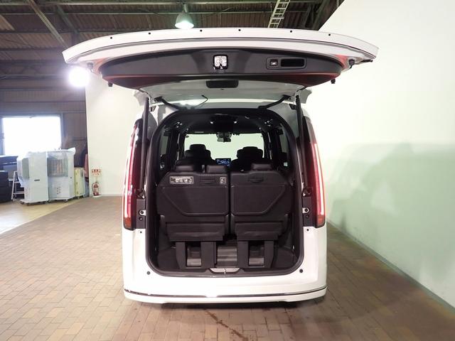 ステップワゴン スパーダ　ギャザズ９インチナビ　フルセグＴＶ　ＣＤ＆ＤＶＤ再生　ブルートゥース　天吊りモニター　Ｂカメラ　ＥＴＣ車載器　Ｐセンサー　両側電動スライドドア　Ｓヒーター　ＬＥＤオートライト　ワンオーナー　禁煙車（30枚目）