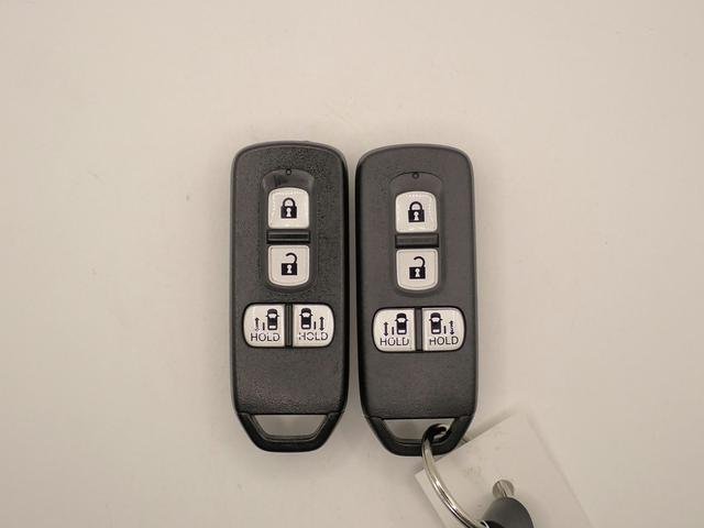 N-BOXカスタム Lターボスタイル+ブラック 社外8インチメモリーナビ フルセグTV ブルートゥース Bカメラ ETC車載器 両側電動スライドドア LEDオートライト ワンオーナー 禁煙車 大型ルーフコンソール Pセンサー シートヒーター(10枚目)