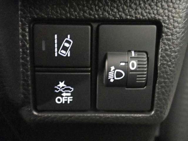 N-BOXカスタム Lターボスタイル+ブラック 社外8インチメモリーナビ フルセグTV ブルートゥース Bカメラ ETC車載器 両側電動スライドドア LEDオートライト ワンオーナー 禁煙車 大型ルーフコンソール Pセンサー シートヒーター(17枚目)