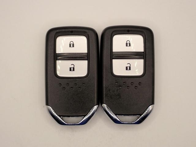 シャトル ハイブリッドＺホンダセンシング　ギャザズ８インチメモリーナビ　フルセグＴＶ　ＣＤ＆ＤＶＤ再生　ブルートゥース　Ｂカメラ　ＥＴＣ車載器　ＬＥＤオートライト　ワンオーナー　ハーフレザーシート　シートヒーター　ルーフレール　パドルシフト（9枚目）