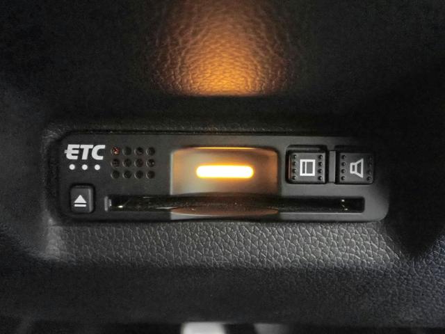 シャトル ハイブリッドＺホンダセンシング　ギャザズ８インチメモリーナビ　フルセグＴＶ　ＣＤ＆ＤＶＤ再生　ブルートゥース　Ｂカメラ　ＥＴＣ車載器　ＬＥＤオートライト　ワンオーナー　ハーフレザーシート　シートヒーター　ルーフレール　パドルシフト（10枚目）