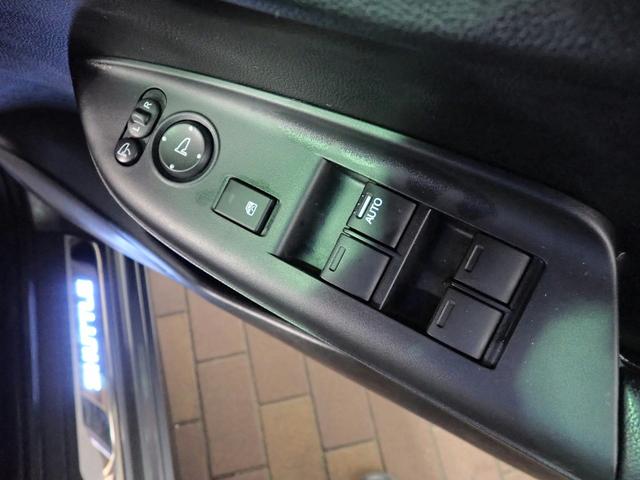 シャトル ハイブリッドＺホンダセンシング　ギャザズ８インチメモリーナビ　フルセグＴＶ　ＣＤ＆ＤＶＤ再生　ブルートゥース　Ｂカメラ　ＥＴＣ車載器　ＬＥＤオートライト　ワンオーナー　ハーフレザーシート　シートヒーター　ルーフレール　パドルシフト（17枚目）