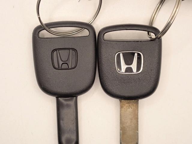 アクティトラック ＳＤＸ　５速マニュアル　純正オーディオＦＭＡＭラジオ　４ＷＤ　エアコン　運転席エアバック　ＡＢＳ　パワステ　ワンオーナー　荷台保護カバー（8枚目）