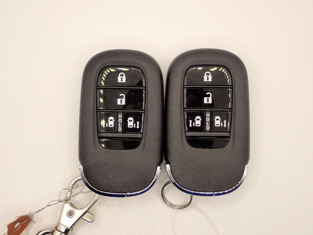 Ｎ－ＢＯＸカスタム コーディネートスタイル　オーディオレス　バックカメラ　両側電動スライドドア　ＬＥＤオートライト　ワンオーナー　禁煙車　Ｐセンサー　シートヒーター　レザーシート　ルーフコンソール　シートバックテーブル　ホンダセンシング（9枚目）