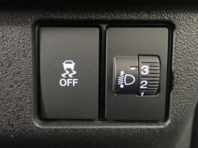 Ｎ－ＢＯＸカスタム コーディネートスタイル　オーディオレス　バックカメラ　両側電動スライドドア　ＬＥＤオートライト　ワンオーナー　禁煙車　Ｐセンサー　シートヒーター　レザーシート　ルーフコンソール　シートバックテーブル　ホンダセンシング（13枚目）