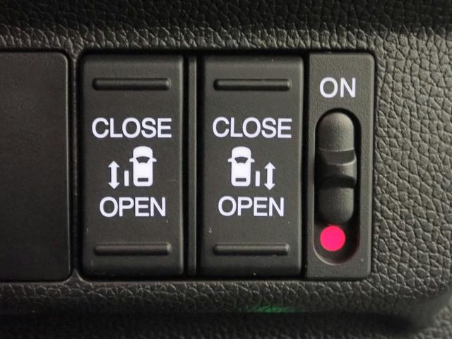 フリード Ｇブラックスタイル　ギャザズメモリーナビ　フルセグＴＶ　ＣＤ＆ＤＶＤ再生　ブルートゥース　バックカメラ　ＥＴＣ２．０　両側電動スライドドア　ＬＥＤオートライト　ワンオーナー　シートヒーター　ホンダセンシング　ドラレコ前後（12枚目）