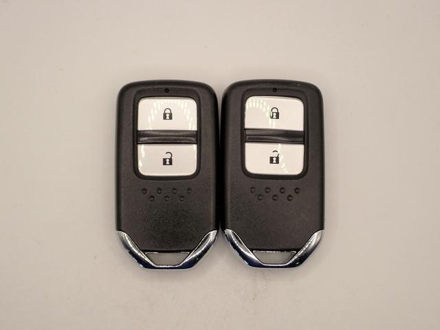 フィットハイブリッド Lパッケージ ギャザズSDナビ フルセグTV CD&DVD再生 ブルートゥース バックカメラ ETC車載器 LEDオートライト ワンオーナー あんしんパッケージ ハーフレザーシート アイドリングストップ(9枚目)