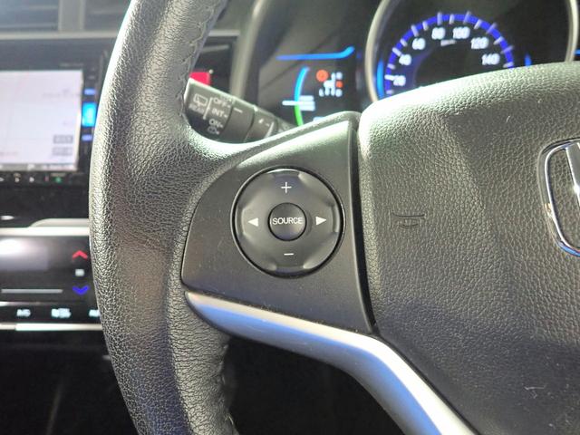 フィットハイブリッド Lパッケージ ギャザズSDナビ フルセグTV CD&DVD再生 ブルートゥース バックカメラ ETC車載器 LEDオートライト ワンオーナー あんしんパッケージ ハーフレザーシート アイドリングストップ(15枚目)