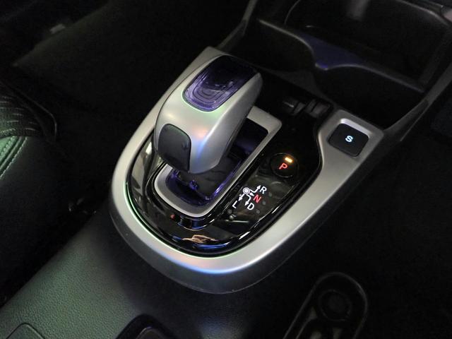 フィットハイブリッド Lパッケージ ギャザズSDナビ フルセグTV CD&DVD再生 ブルートゥース バックカメラ ETC車載器 LEDオートライト ワンオーナー あんしんパッケージ ハーフレザーシート アイドリングストップ(20枚目)