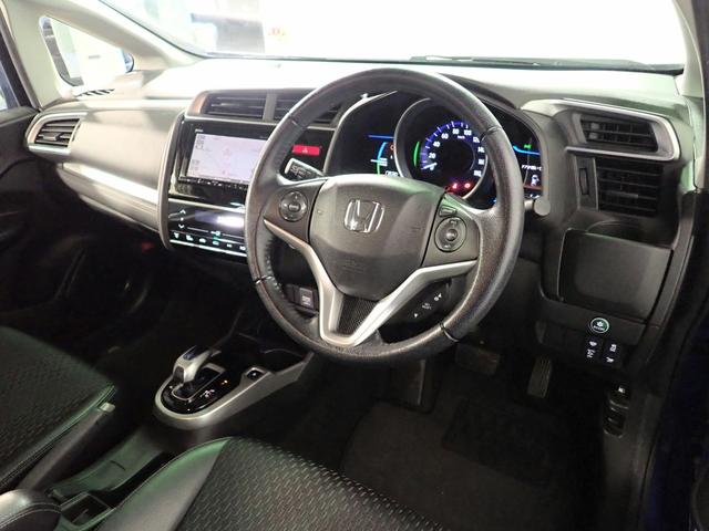 フィットハイブリッド Lパッケージ ギャザズSDナビ フルセグTV CD&DVD再生 ブルートゥース バックカメラ ETC車載器 LEDオートライト ワンオーナー あんしんパッケージ ハーフレザーシート アイドリングストップ(21枚目)