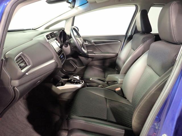 フィットハイブリッド Lパッケージ ギャザズSDナビ フルセグTV CD&DVD再生 ブルートゥース バックカメラ ETC車載器 LEDオートライト ワンオーナー あんしんパッケージ ハーフレザーシート アイドリングストップ(24枚目)