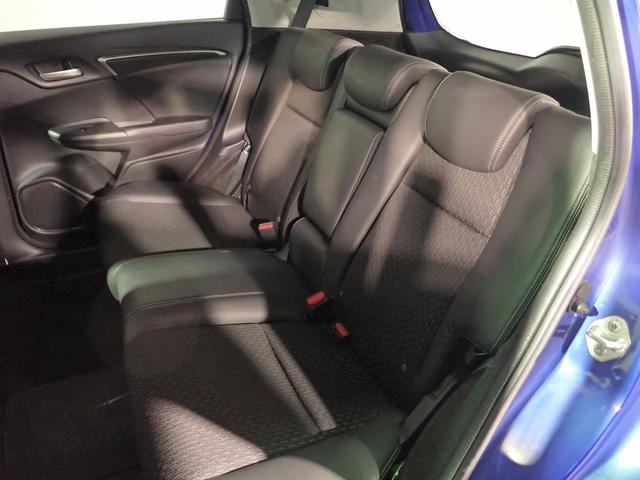 フィットハイブリッド Lパッケージ ギャザズSDナビ フルセグTV CD&DVD再生 ブルートゥース バックカメラ ETC車載器 LEDオートライト ワンオーナー あんしんパッケージ ハーフレザーシート アイドリングストップ(25枚目)