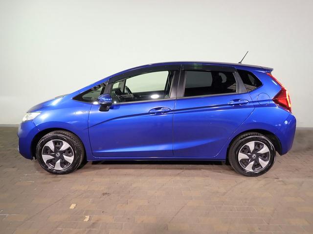 フィットハイブリッド Lパッケージ ギャザズSDナビ フルセグTV CD&DVD再生 ブルートゥース バックカメラ ETC車載器 LEDオートライト ワンオーナー あんしんパッケージ ハーフレザーシート アイドリングストップ(32枚目)