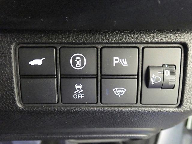 ヴェゼル ｅ：ＨＥＶＰＬａＹ　ギャザズ９インチナビ　フルセグＴＶ　ブルートゥース　全方位カメラ　ＥＴＣ２．０　ＬＥＤオートライト　ワンオーナー　禁煙車　パーキングセンサー　シート＆ステアリングヒーター　ワイヤレス充電　サンルーフ（15枚目）