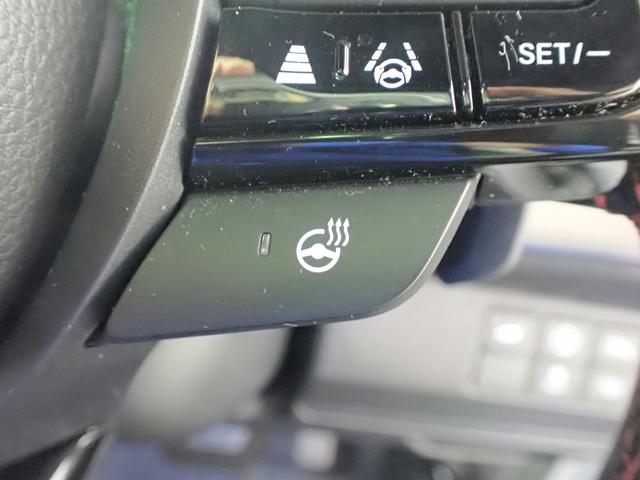 ヴェゼル ｅ：ＨＥＶＰＬａＹ　ギャザズ９インチナビ　フルセグＴＶ　ブルートゥース　全方位カメラ　ＥＴＣ２．０　ＬＥＤオートライト　ワンオーナー　禁煙車　パーキングセンサー　シート＆ステアリングヒーター　ワイヤレス充電　サンルーフ（17枚目）