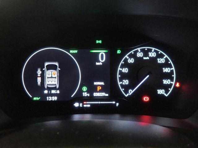 ヴェゼル ｅ：ＨＥＶＰＬａＹ　ギャザズ９インチナビ　フルセグＴＶ　ブルートゥース　全方位カメラ　ＥＴＣ２．０　ＬＥＤオートライト　ワンオーナー　禁煙車　パーキングセンサー　シート＆ステアリングヒーター　ワイヤレス充電　サンルーフ（21枚目）