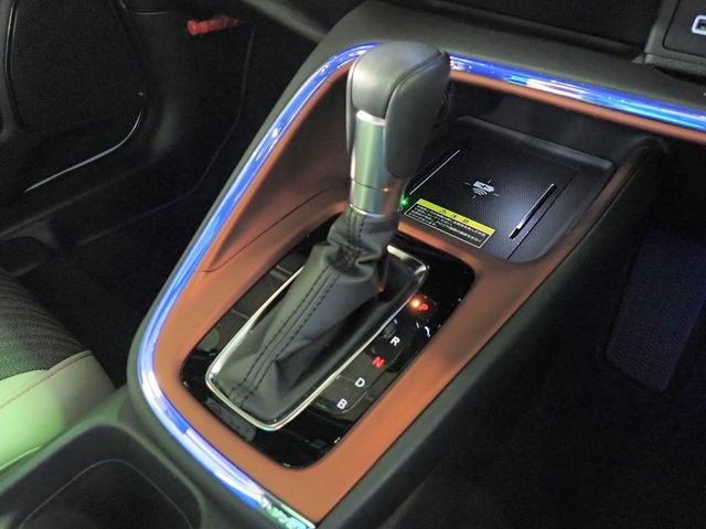 ヴェゼル ｅ：ＨＥＶＰＬａＹ　ギャザズ９インチナビ　フルセグＴＶ　ブルートゥース　全方位カメラ　ＥＴＣ２．０　ＬＥＤオートライト　ワンオーナー　禁煙車　パーキングセンサー　シート＆ステアリングヒーター　ワイヤレス充電　サンルーフ（22枚目）