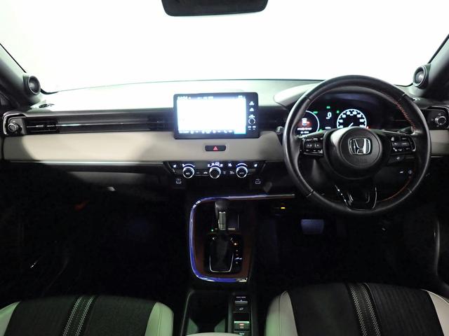 ヴェゼル ｅ：ＨＥＶＰＬａＹ　ギャザズ９インチナビ　フルセグＴＶ　ブルートゥース　全方位カメラ　ＥＴＣ２．０　ＬＥＤオートライト　ワンオーナー　禁煙車　パーキングセンサー　シート＆ステアリングヒーター　ワイヤレス充電　サンルーフ（24枚目）