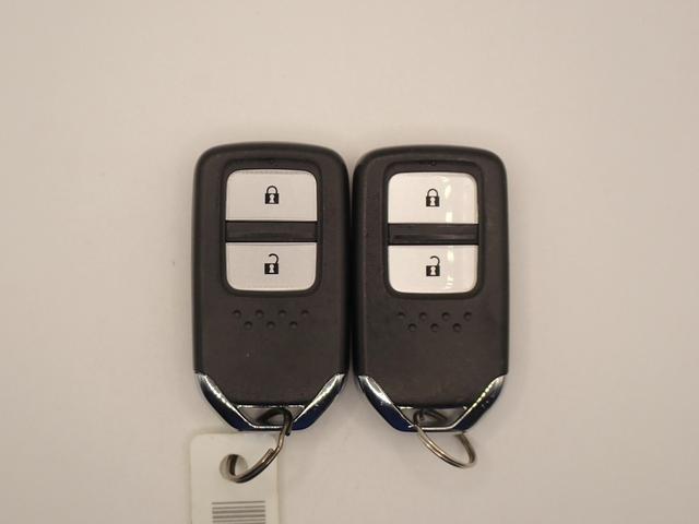 フィット ｅ：ＨＥＶクロスター　ギャザズ９インチＳＤナビ　フルセグＶ　ブルートゥース　バックカメラ　ＥＴＣ車載器　ＬＥＤオートライト　オートハイビーム　ワンオーナー　ドラレコ前後　パーキングセンサー　レーダークルーズＣ　ルーフレール（9枚目）