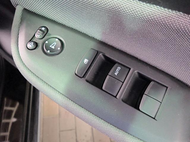 フィット ｅ：ＨＥＶクロスター　ギャザズ９インチＳＤナビ　フルセグＶ　ブルートゥース　バックカメラ　ＥＴＣ車載器　ＬＥＤオートライト　オートハイビーム　ワンオーナー　ドラレコ前後　パーキングセンサー　レーダークルーズＣ　ルーフレール（16枚目）