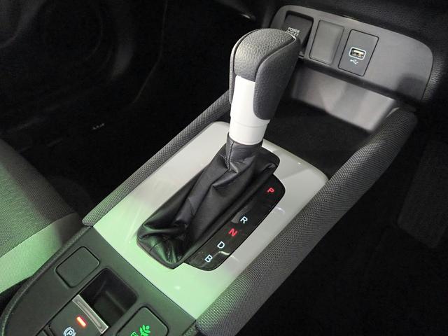 フィット ｅ：ＨＥＶクロスター　ギャザズ９インチＳＤナビ　フルセグＶ　ブルートゥース　バックカメラ　ＥＴＣ車載器　ＬＥＤオートライト　オートハイビーム　ワンオーナー　ドラレコ前後　パーキングセンサー　レーダークルーズＣ　ルーフレール（19枚目）