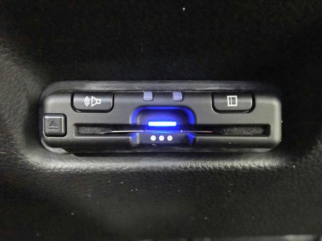 フィット ｅ：ＨＥＶクロスター　ギャザズ８インチＳＤナビ　フルセグＶ　ブルートゥース　バックカメラ　ＥＴＣ車載器　ＬＥＤオートライト　オートハイビーム　ワンオーナー　禁煙車　ドラレコ前後　パーキングセンサー　レーダークルーズＣ（11枚目）