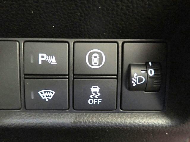 フィット ｅ：ＨＥＶクロスター　ギャザズ８インチＳＤナビ　フルセグＶ　ブルートゥース　バックカメラ　ＥＴＣ車載器　ＬＥＤオートライト　オートハイビーム　ワンオーナー　禁煙車　ドラレコ前後　パーキングセンサー　レーダークルーズＣ（13枚目）