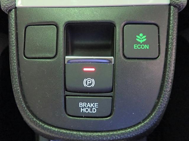 フィット ｅ：ＨＥＶクロスター　ギャザズ８インチＳＤナビ　フルセグＶ　ブルートゥース　バックカメラ　ＥＴＣ車載器　ＬＥＤオートライト　オートハイビーム　ワンオーナー　禁煙車　ドラレコ前後　パーキングセンサー　レーダークルーズＣ（14枚目）