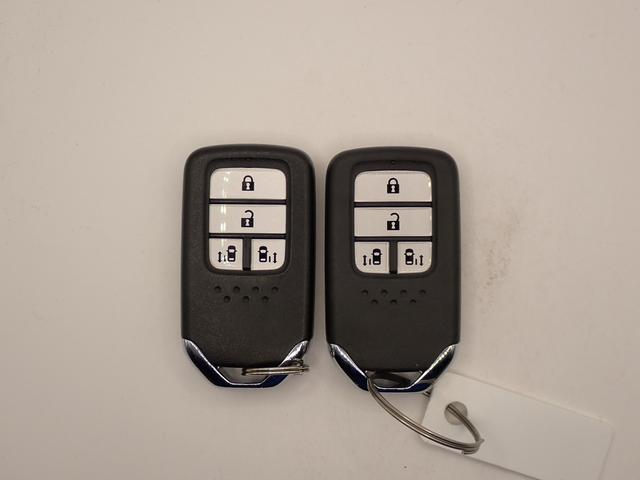 フリード＋ クロスター　ギャザズメモリーナビ　フルセグＴＶ　ブルートゥース　バックカメラ　ＥＴＣ車載器　両側電動スライドドア　ＬＥＤオートライト　シートヒーター　ワンオーナー　禁煙車　ハーフレザーシート　ルーフレール（11枚目）